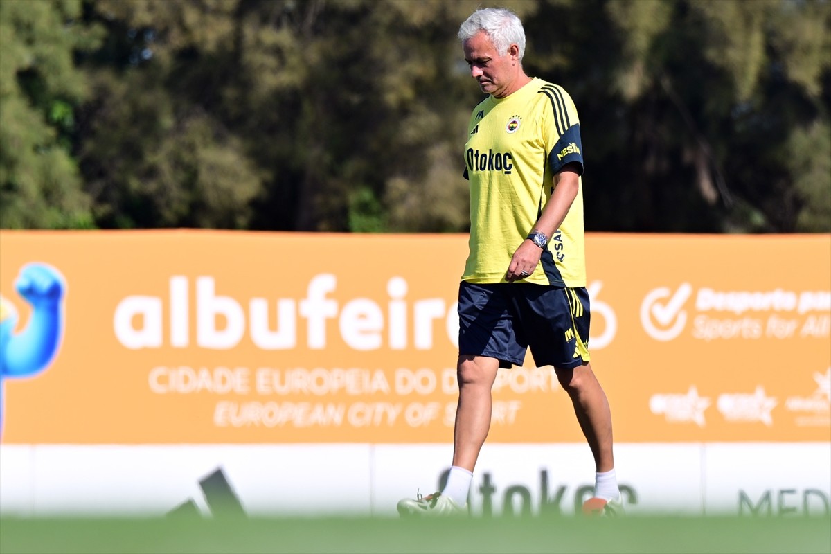 Trendyol Süper Lig'in 2025-2026 sezonu öncesi Portekiz'de kamp yapan Fenerbahçe, hazırlıklarını...