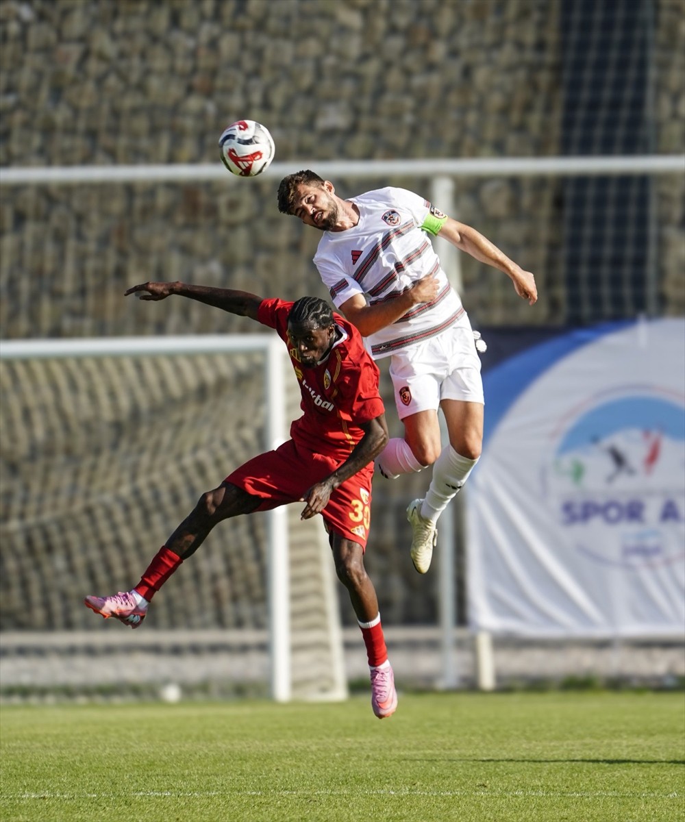 Trendyol Süper Lig ekiplerinden Bellona Kayserispor ile Gaziantep FK arasında oynanan hazırlık...