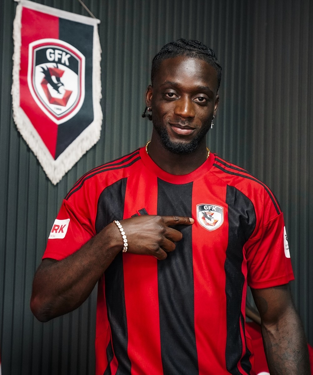 Trendyol Süper Lig ekiplerinden Gaziantep FK, Güney Amerikalı stoper, Myenty Abena'yı kadrosuna...