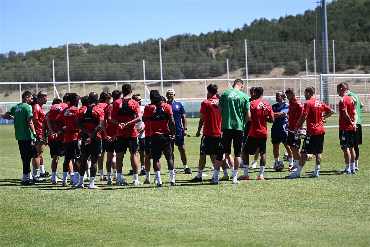 Trendyol Süper Lig ekiplerinden Gaziantep FK, sezon öncesi ikinci etap kamp çalışmasına...