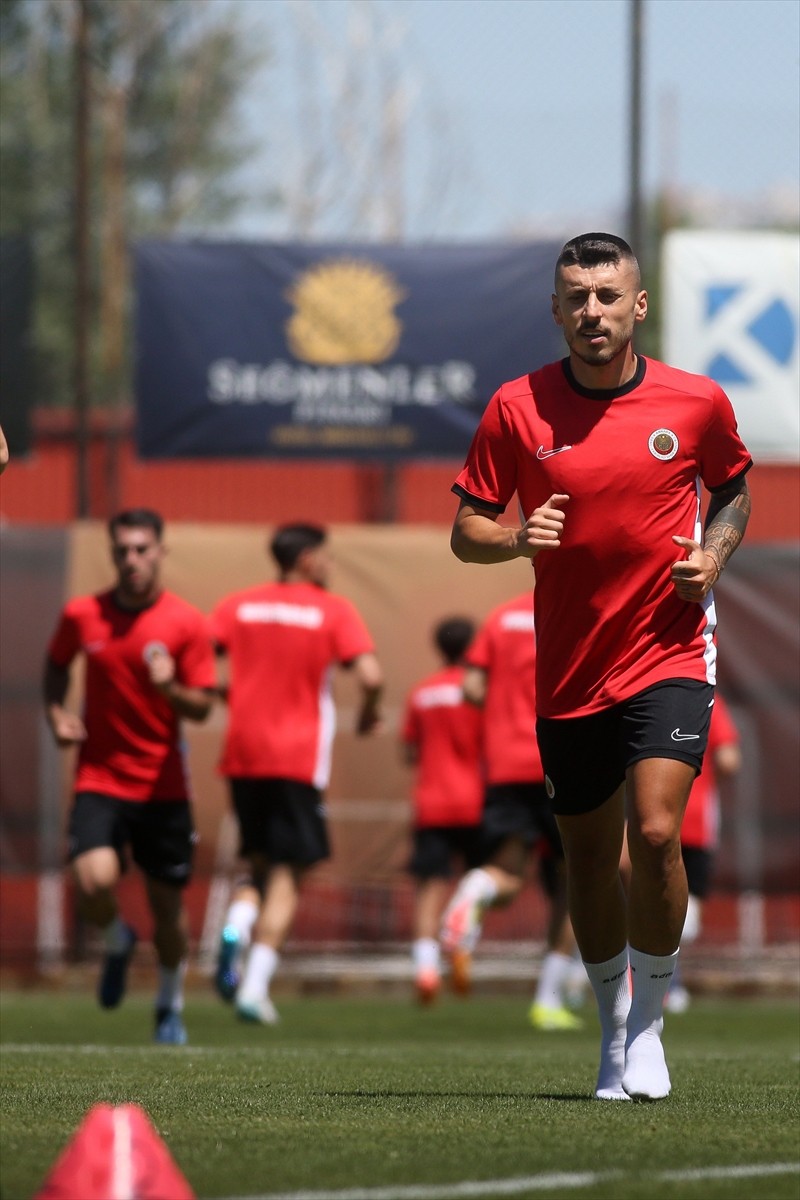 Trendyol Süper Lig ekiplerinden Gençlerbirliği, 2025-2026 sezonu hazırlıklarına bu sabah yaptığı...