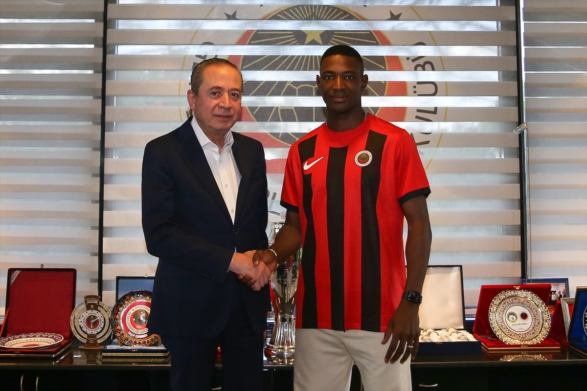 Trendyol Süper Lig ekiplerinden Gençlerbirliği, Malili orta saha oyuncusu Moussa Kyabou'yu...