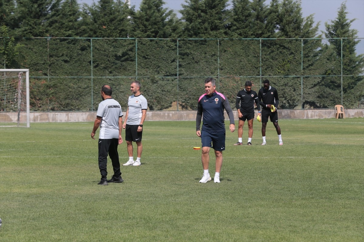 Trendyol Süper Lig ekiplerinden Gençlerbirliği, yeni sezon hazırlıklarına Bolu'da devam etti.