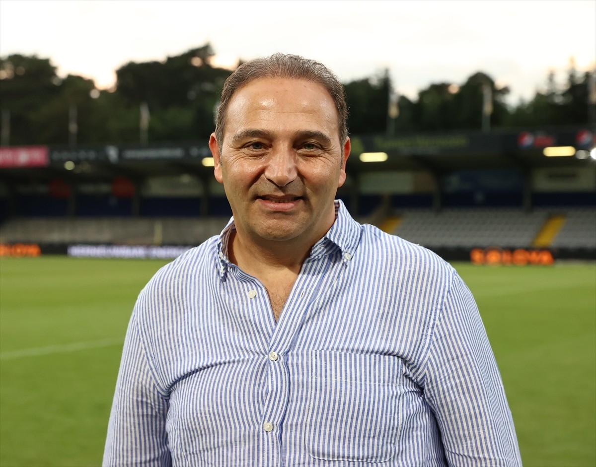 Trendyol Süper Lig ekiplerinden Samsunspor'un futbol direktörü Fuat Çapa, kulübün hedeflerine dair...