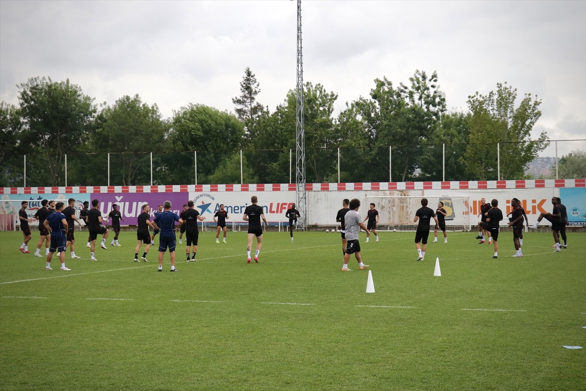 Trendyol Süper Lig ekiplerinden Samsunspor'un takım kaptanı Zeki Yavru, Nuri Asan Tesisleri'nde...