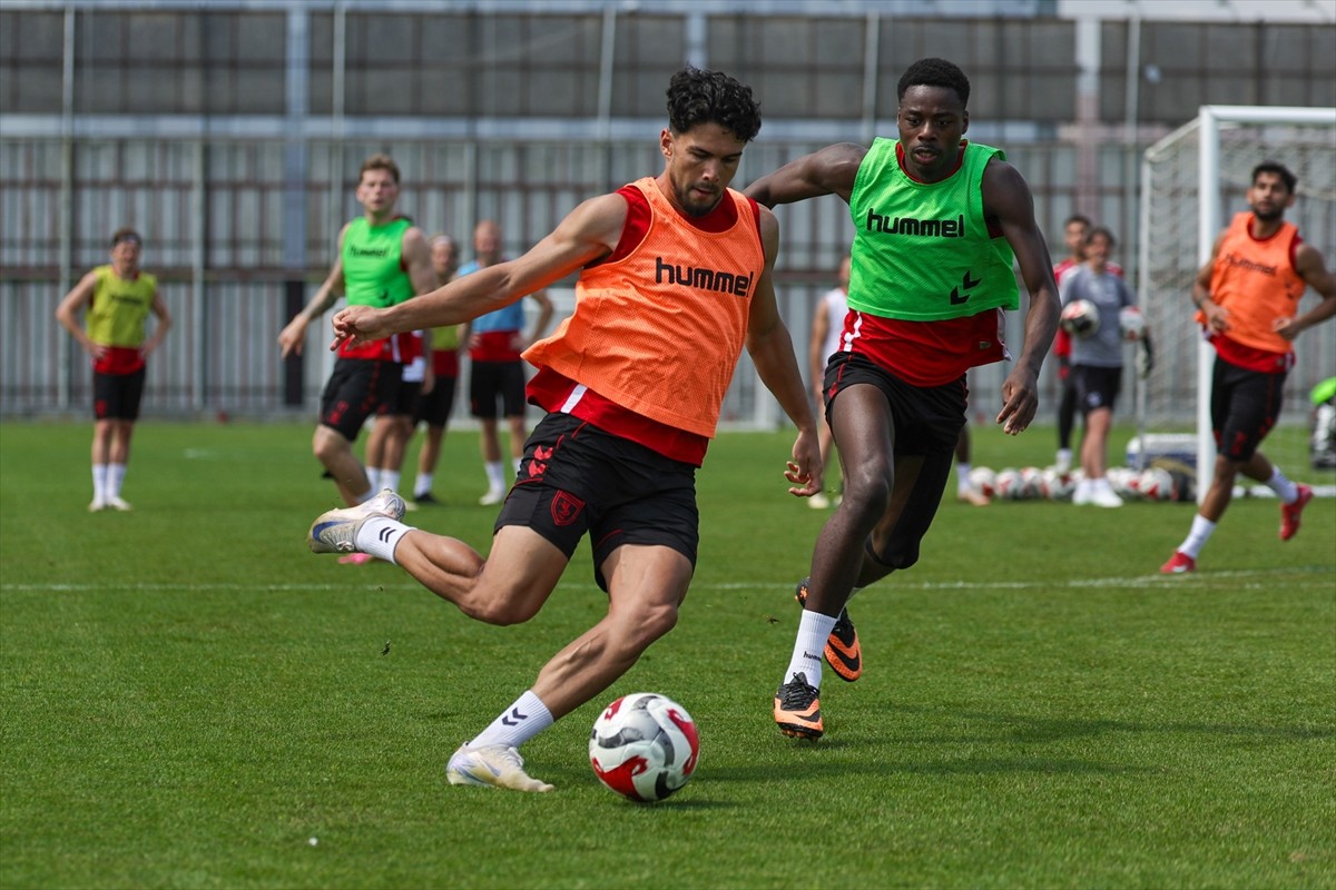 Trendyol Süper Lig ekiplerinden Samsunspor, yeni sezon hazırlıklarına Teknik direktör Thomas Reis...