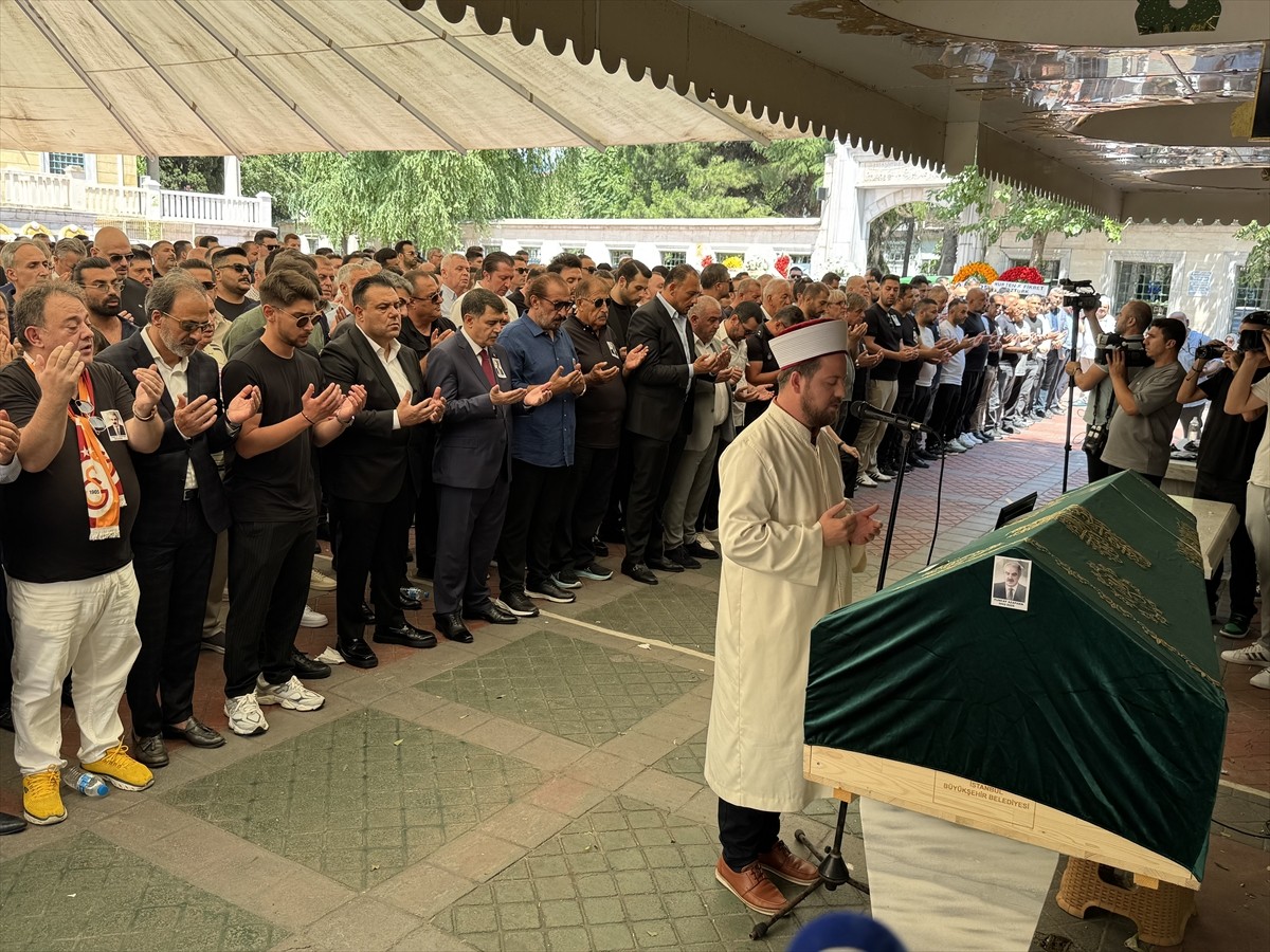 Tunç Holding'in vefat eden kurucusu ve onursal başkanı Tuncay Azaphan son yolculuğuna uğurlandı....