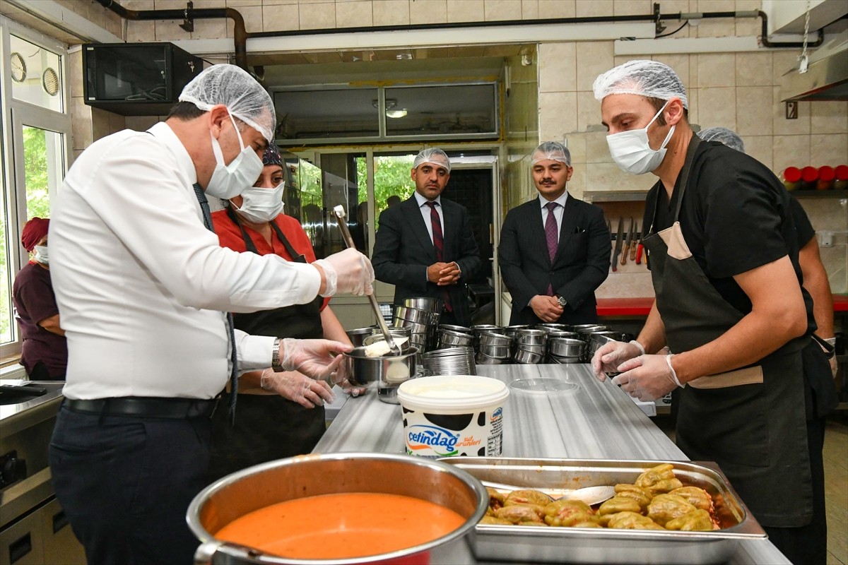 Tunceli’de yürütülen çalışmalar kapsamında, ihtiyaç sahibi 333 kişiye her gün sıcak yemek...