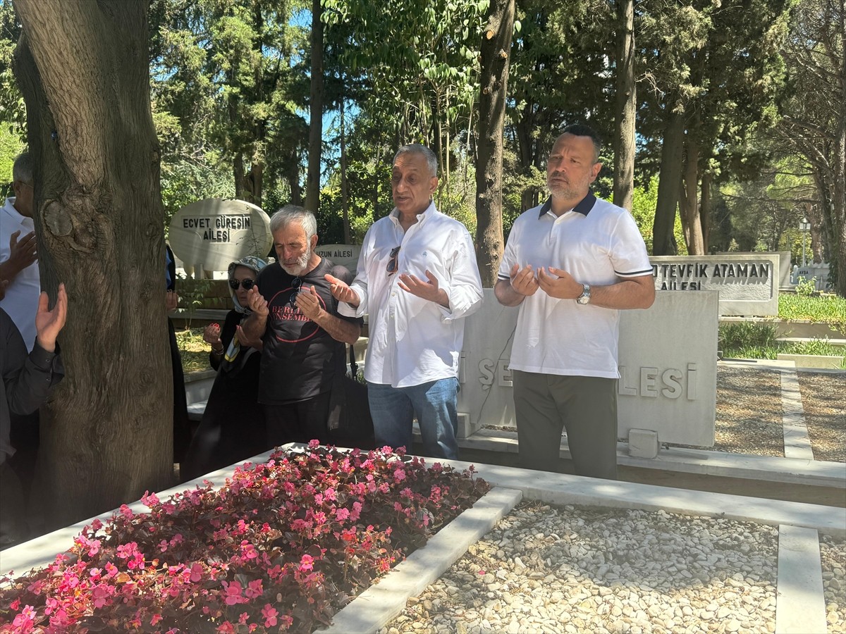 Türk sinemasının unutulmaz ismi Kemal Sunal, vefatının 25. yılında Zincirlikuyu Mezarlığı'ndaki...