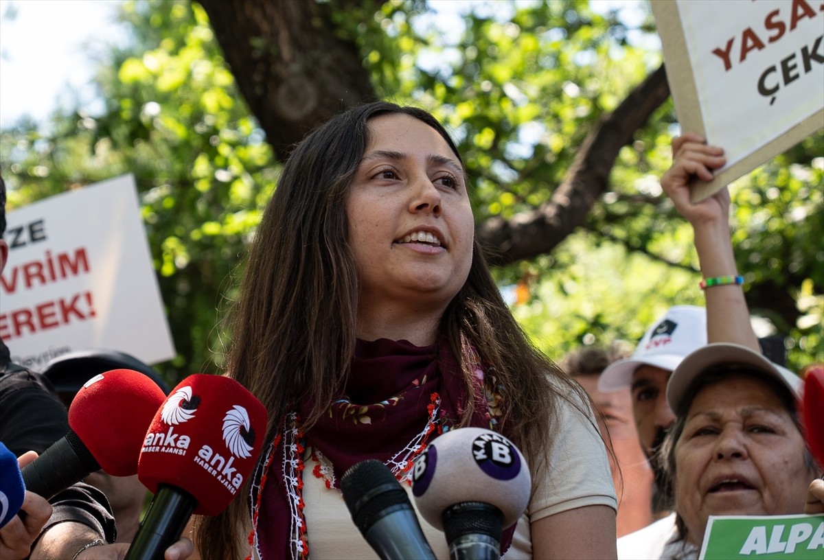 Türkiye'nin farklı illerinden gelen bir grup çiftçi, enerji ve maden alanlarına yönelik...