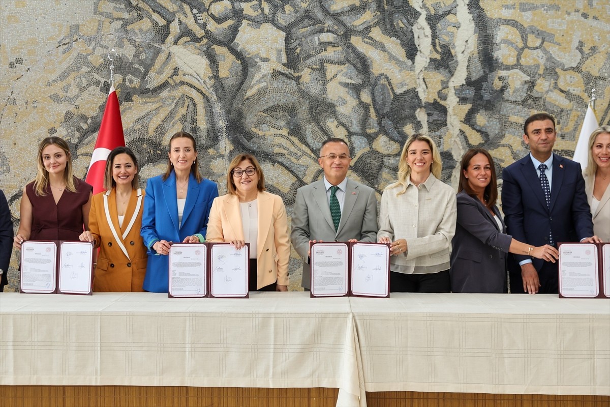 Türkiye'nin ilk gastronomi şehri Gaziantep'in yöresel ve coğrafi işaretli ürünleri, kurulacak...