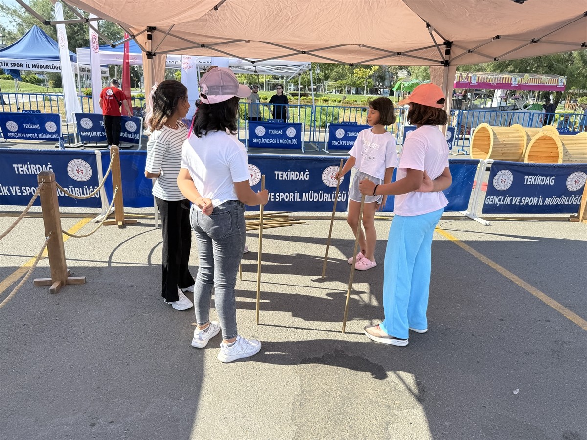  Türkiye Geleneksel Spor Dalları Federasyonunun Geleneksel Oyunlar Tırı, Tekirdağ'da çocuklarla...
