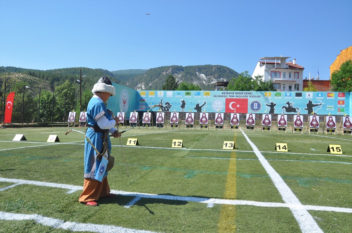 Türkiye Geleneksel Türk Okçuluk Federasyonu (TGTOF) tarafından düzenlenen Minikler ve Yıldızlar...