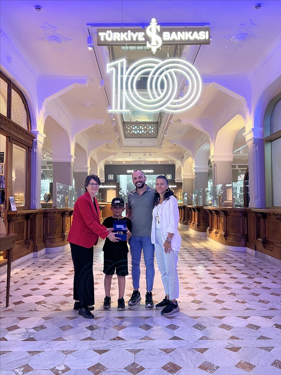 Türkiye İş Bankası'nın Eminönü'ndeki tarihi binasında ziyaretçilerini ağırlayan Türkiye İş Bankası...