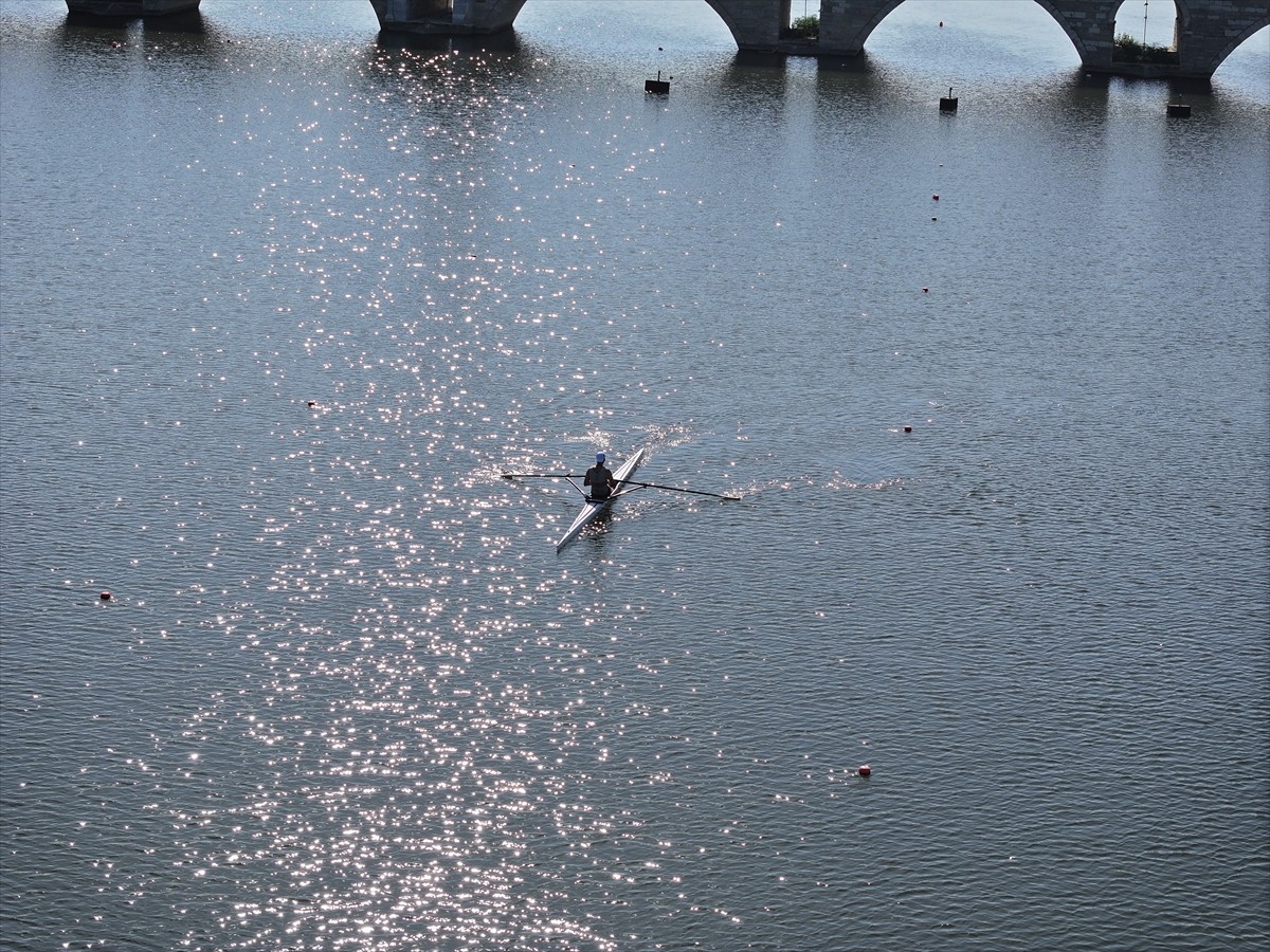 Türkiye Kürek Federasyonu tarafından Meriç Nehri'nde düzenlenecek Gençler Türkiye Kupası'na...
