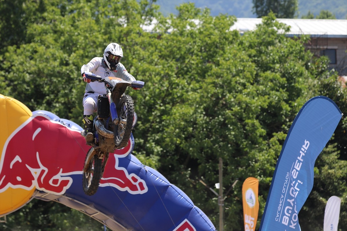 Türkiye Süper Enduro Şampiyonası'nın 2. ayağı, Kocaeli'nin Kartepe ilçesinde yapıldı.