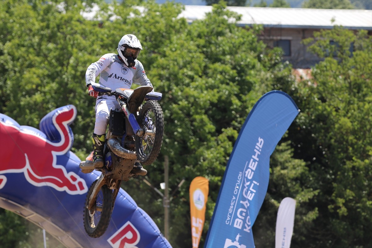 Türkiye Süper Enduro Şampiyonası'nın 2. ayağı, Kocaeli'nin Kartepe ilçesinde yapıldı.