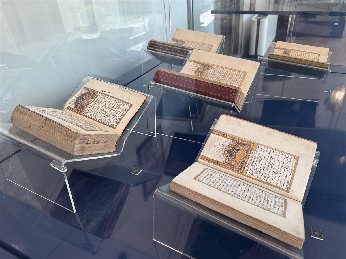 Türkiye Yazma Eserler Kurumu Başkanlığının (TÜYEK), İsmail Hakkı Bursevi'nin vefatının 300. yılına...