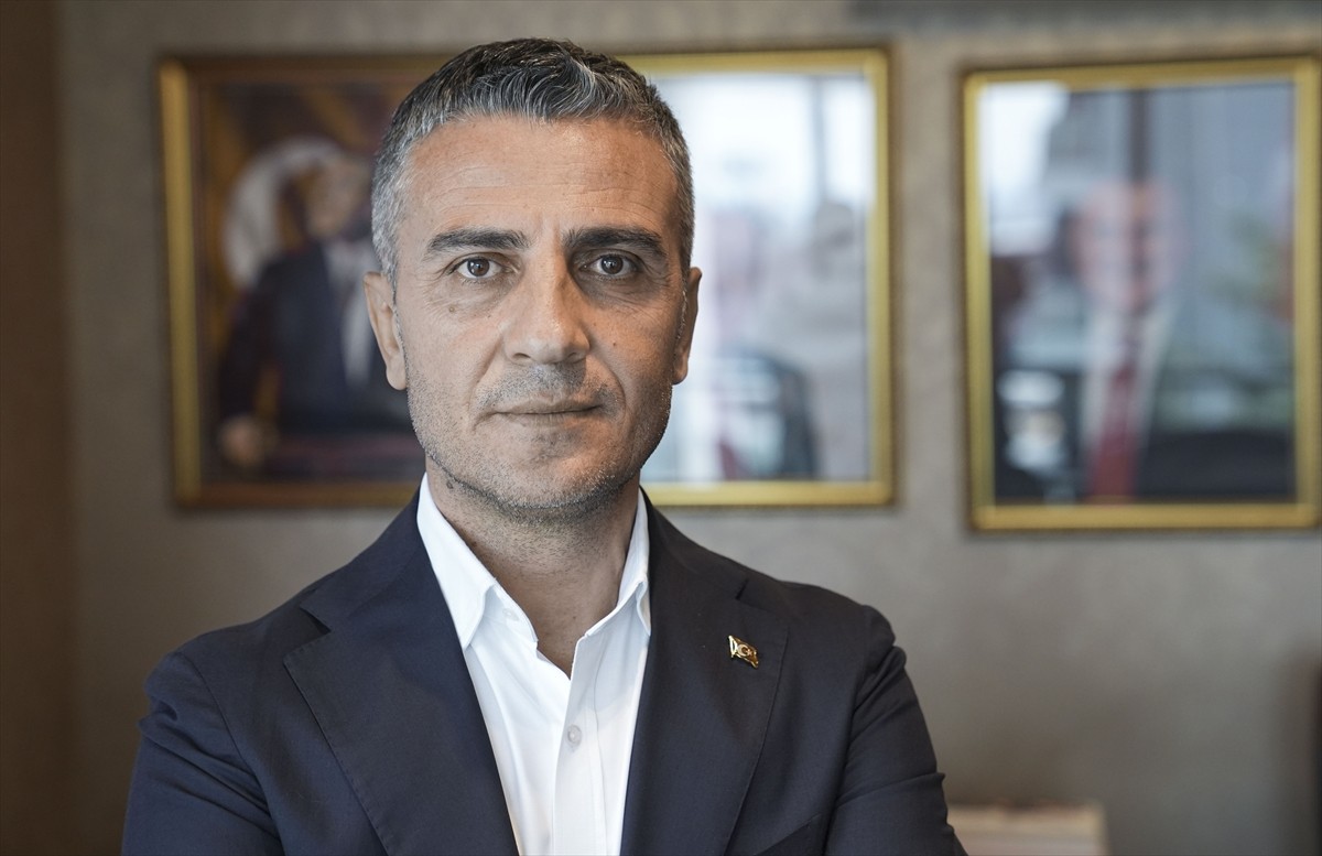 Türkiye Yüzme Federasyonu Başkanı Erkan Yalçın, spor kulüpleri ve okullarında kıyafet zorunluluğu...