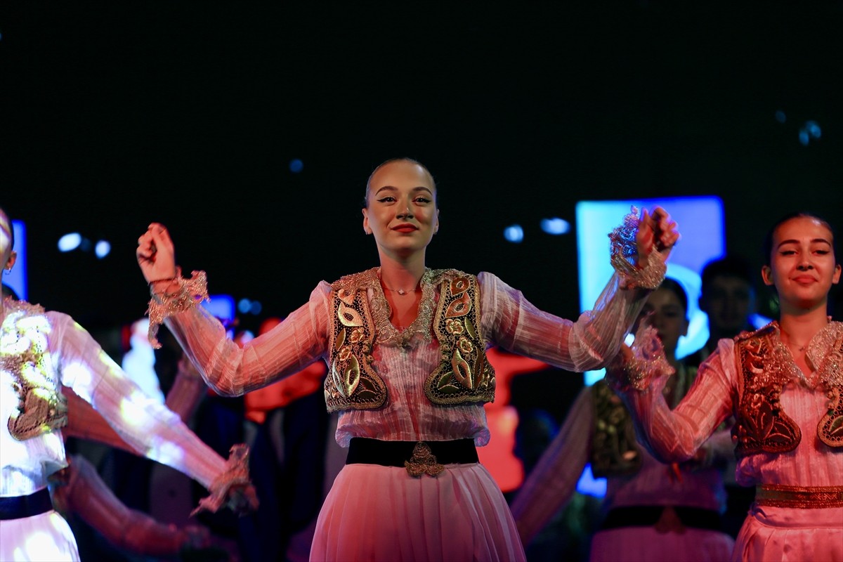 Ülkü Ocakları Eğitim ve Kültür Vakfı Bursa İl Başkanlığınca "Türk Dünyası Halk Oyunları Şöleni"...