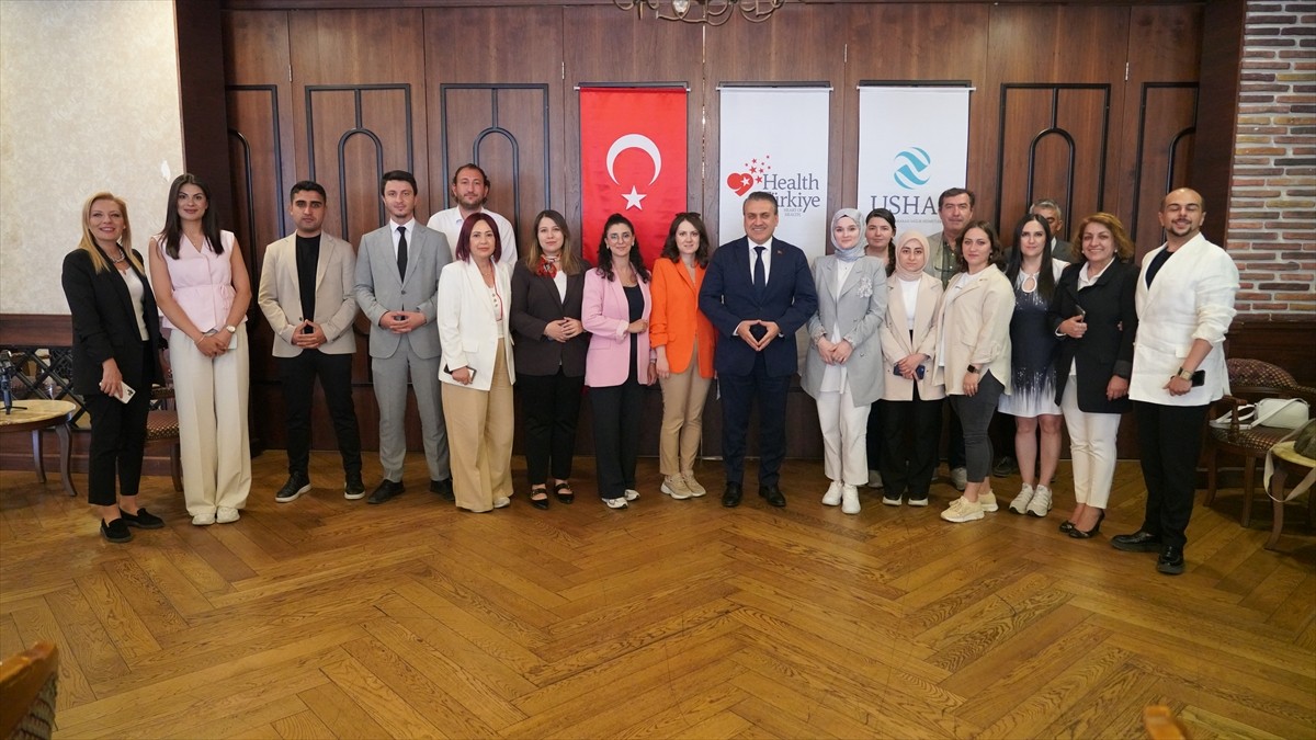 Uluslararası Sağlık Hizmetleri AŞ (USHAŞ) Genel Müdürü Behlül Ünver, sağlık muhabirleriyle bir...