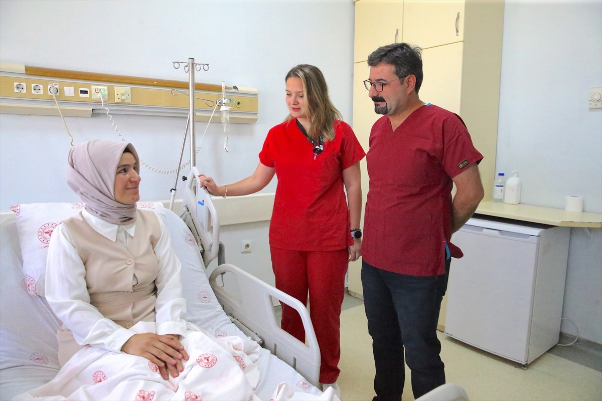 Van'da boyun bölgesinde olması gereken paratiroit bezi kalbinin üzerinde yer alan, tiroit...