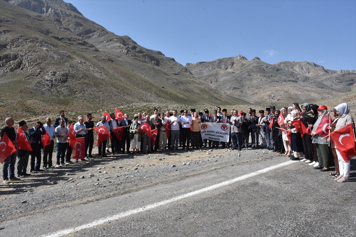 Van'ın Bahçesaray ilçesindeki Sündüz Yaylası'nda, terör örgütü PKK'nın 32 yıl önce şehit ettiği...