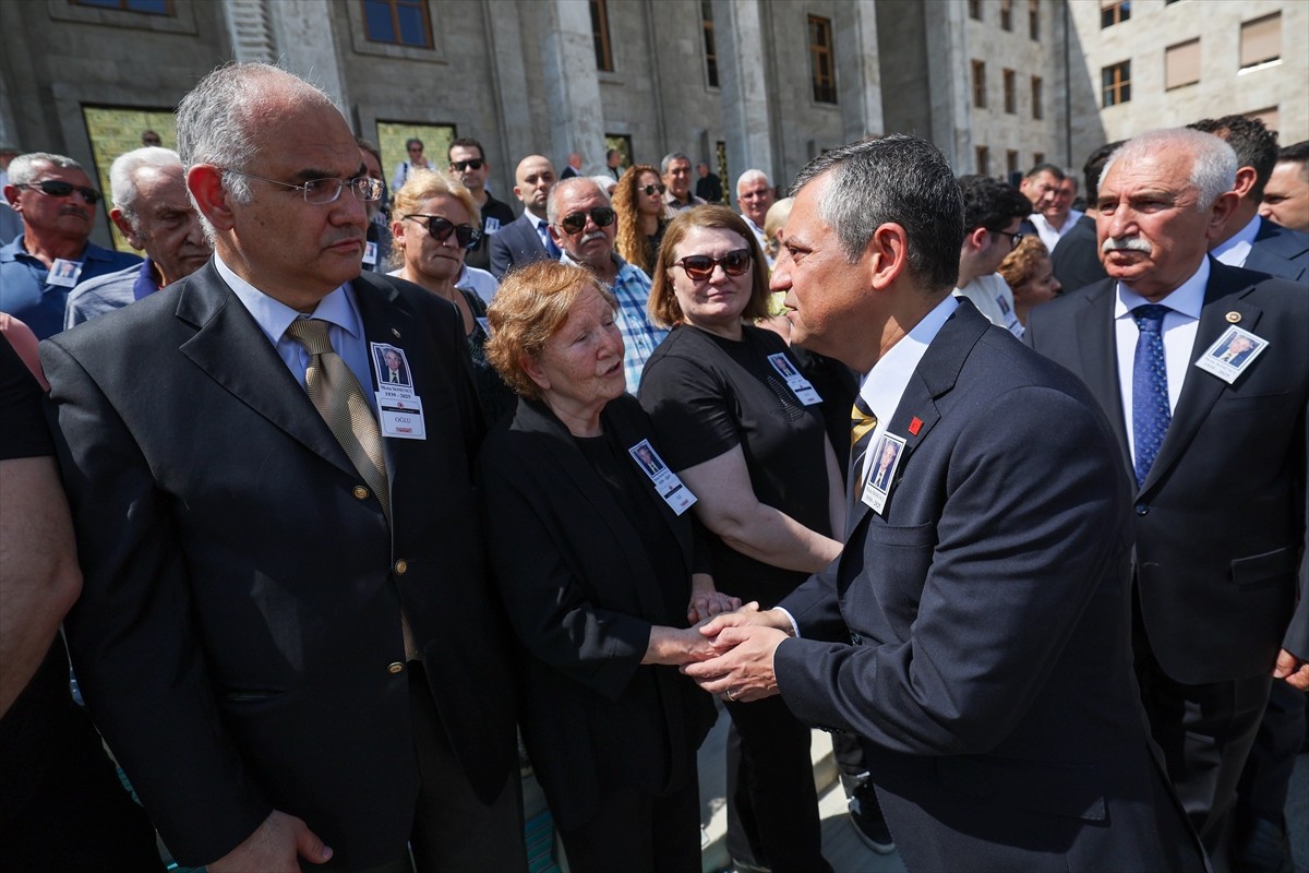 Vefat eden Cumhuriyet Senatosu Tokat üyesi Metin Somuncu için TBMM'de cenaze töreni...