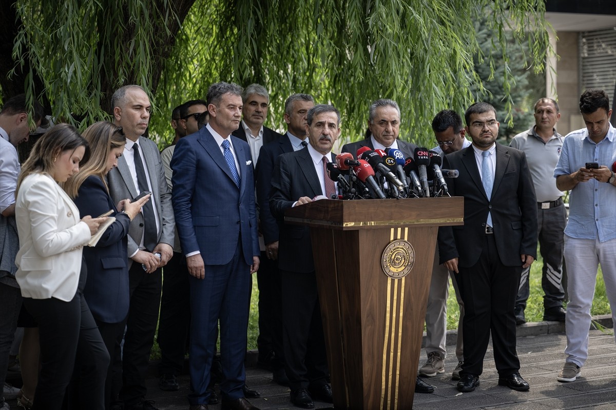 Yaklaşık 4 milyona yakın kamu görevlisini ve 2 milyondan fazla memur emeklisinin mali ve sosyal...