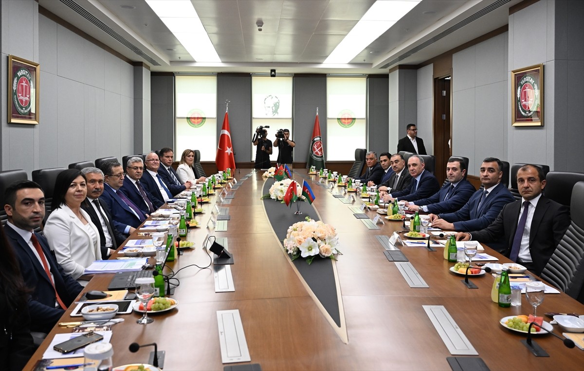 Yargıtay Cumhuriyet Başsavcısı Muhsin Şentürk (sağ 4), Azerbaycan Cumhuriyeti Başsavcısı Kamran...