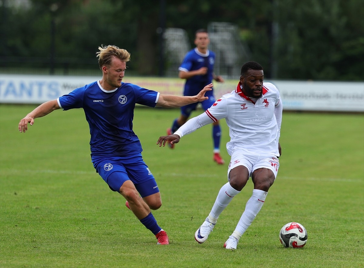 Yeni sezon hazırlıklarını sürdüren Samsunspor, üçüncü hazırlık maçında Hollanda Eerste Divisie Lig...