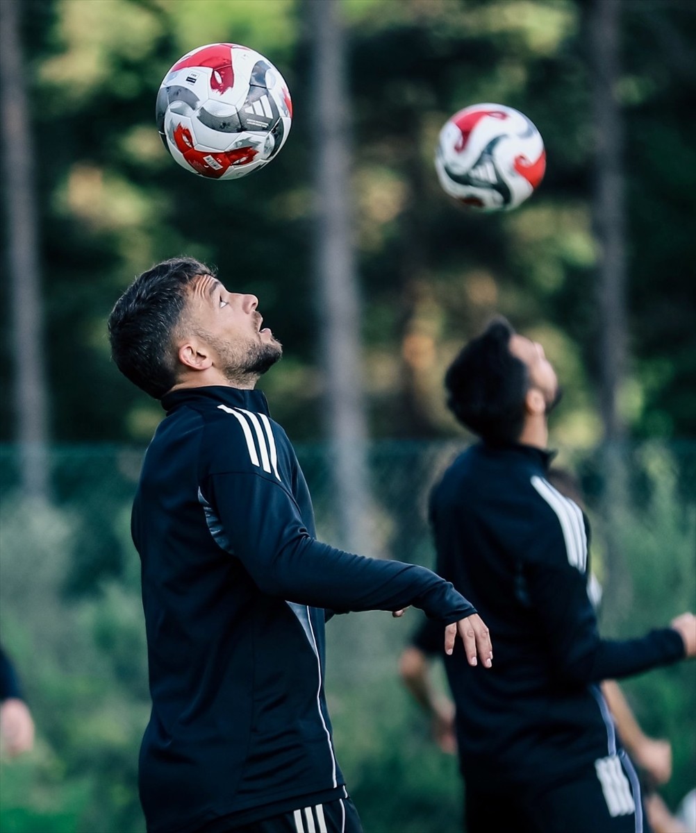 Yeni sezon hazırlıklarını Topuk Yaylası'nda sürdüren Trendyol Süper Lig'in yeni ekiplerinden...