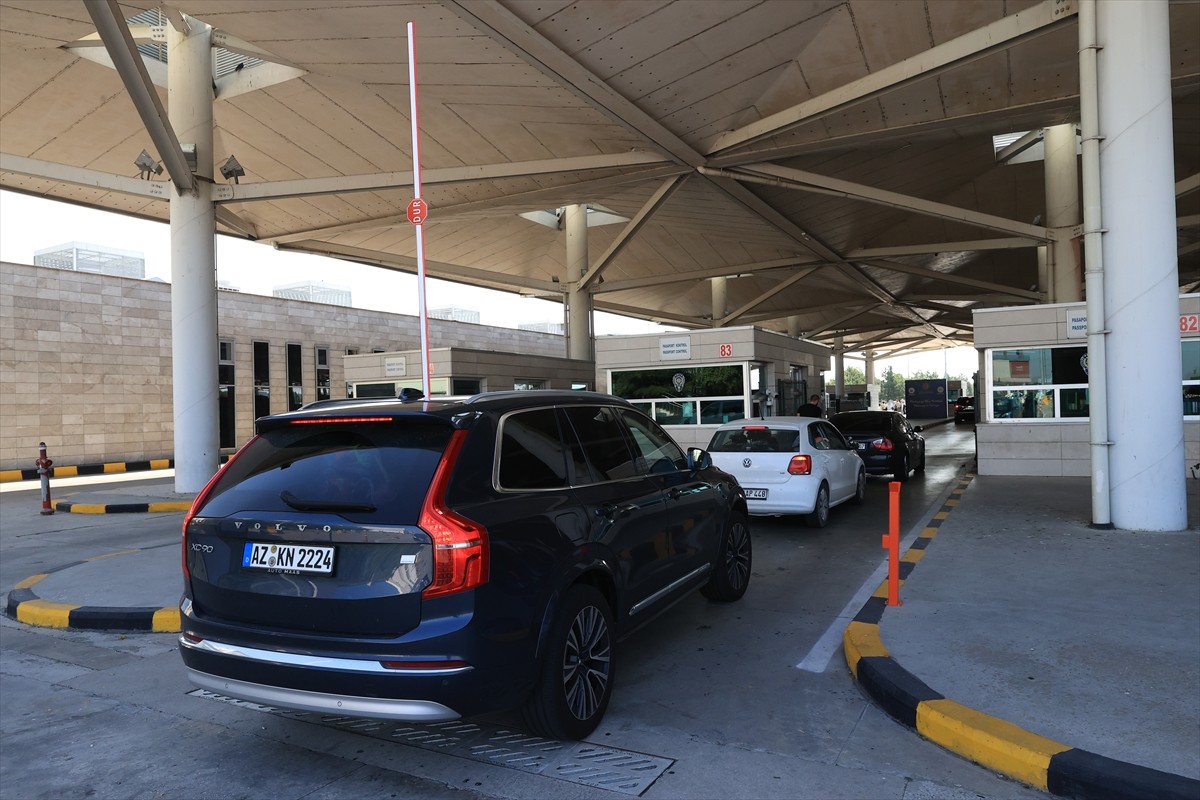 Yıllık izinlerini Türkiye'de geçirmek için yaşadıkları Avrupa ülkelerinden yola çıkan...