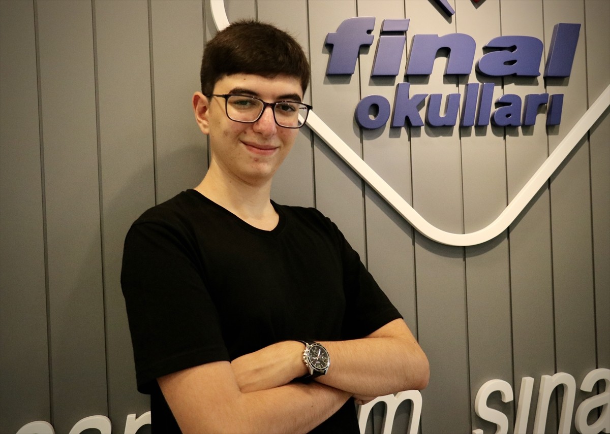 Yükseköğretim Kurumları Sınavı'nın (YKS) Yabancı Dil Testi'ndeki (YDT) başarısıyla Türkiye...