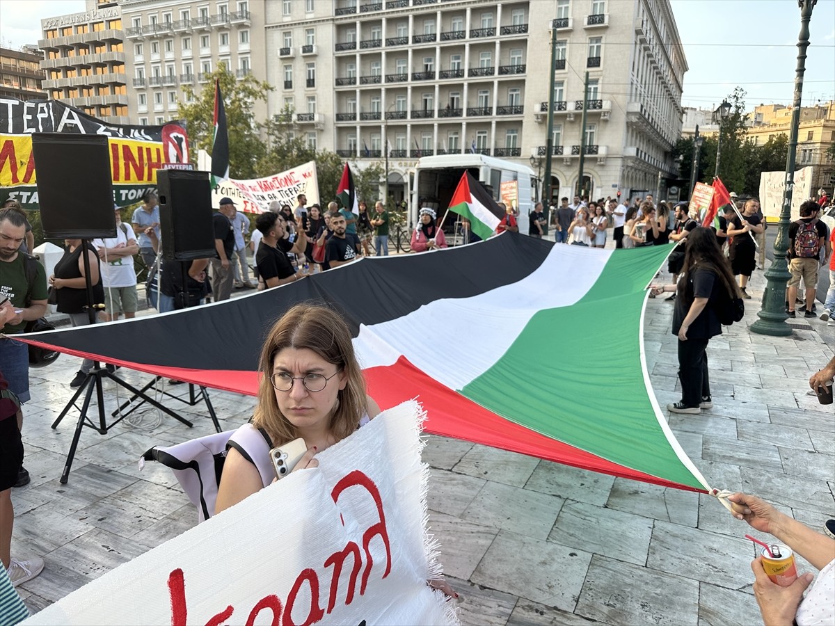 Yunanistan'ın başkenti Atina'daki Sintagma Meydanı'nda, İsrail'in Filistin'e yönelik saldırıları...