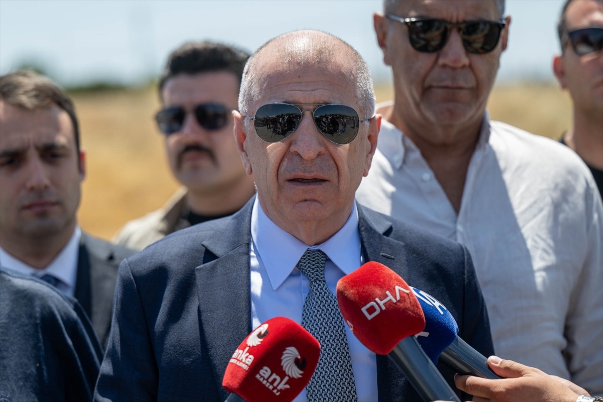 Zafer Partisi Genel Başkanı Ümit Özdağ, yolsuzluk soruşturması kapsamında tutuklanarak İstanbul...