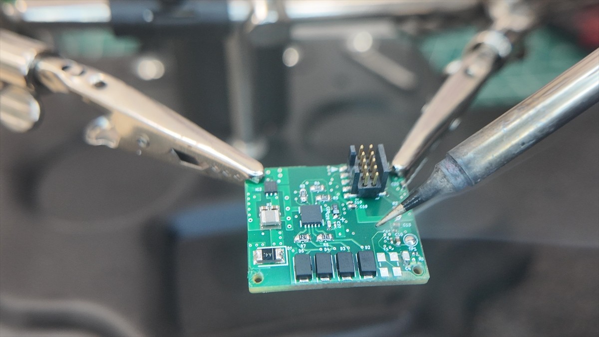 Zırhlı kara, hava ve deniz araçları için akıllı bir güvenlik katmanı olarak görev yapan, olası bir...