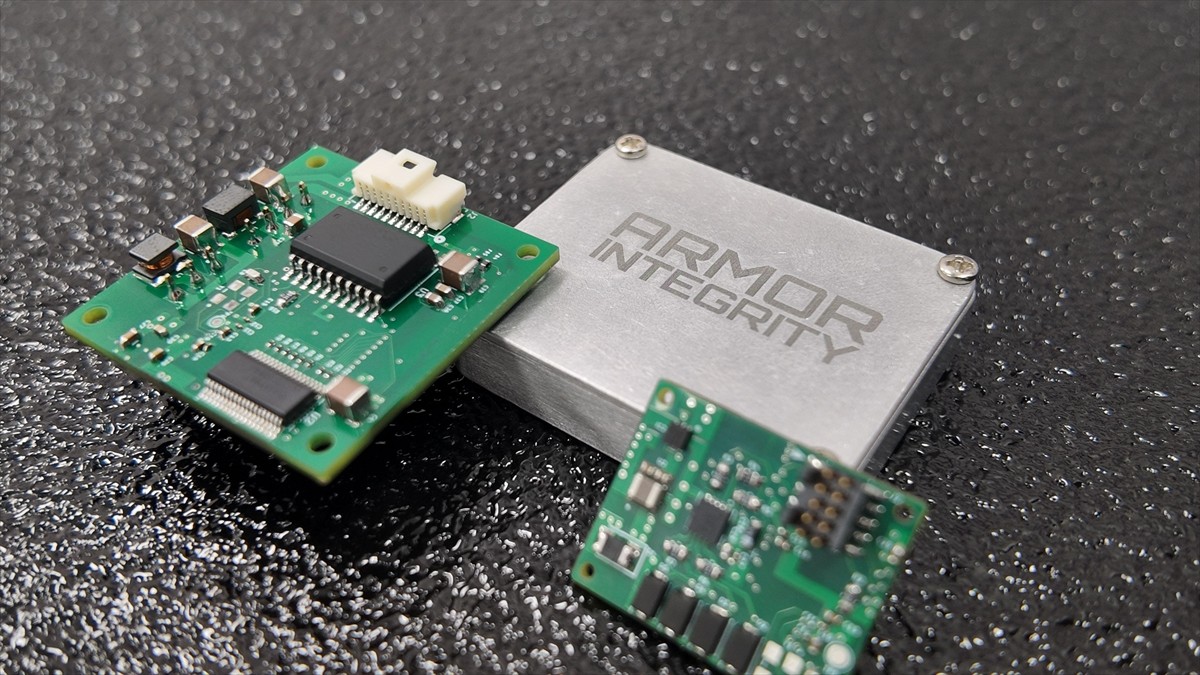 Zırhlı kara, hava ve deniz araçları için akıllı bir güvenlik katmanı olarak görev yapan, olası bir...