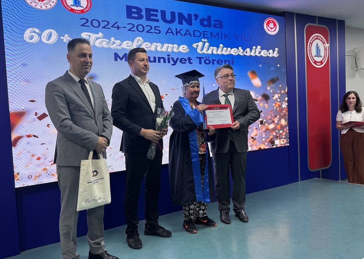 Zonguldak'ta 60 yaş üstü bireyler için hayata geçirilen "Tazelenme Üniversitesi", ilk mezunlarını...