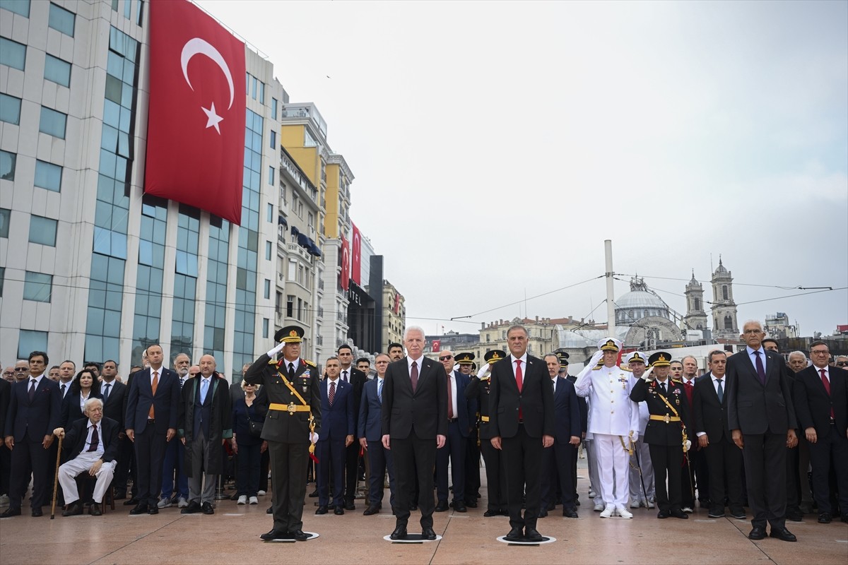 30 Ağustos Zafer Bayramı'nın 103. yıl dönümü dolayısıyla Taksim Cumhuriyet Anıtı'nda tören...