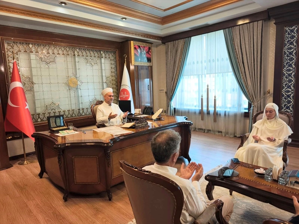 Adana'da yaşayan Polonya vatandaşı Martyna Kaminska, İl Müftülüğü'nde yapılan merasimle Müslüman...