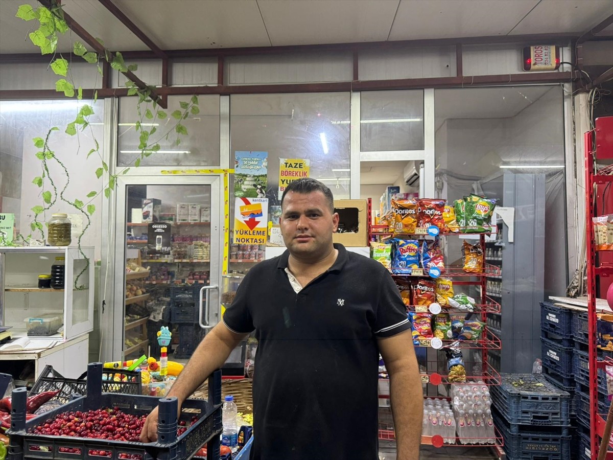 Adana'nın merkez Çukurova ilçesinde market çalışanı, müşteri tarafından darbedildi. Yeğenini...