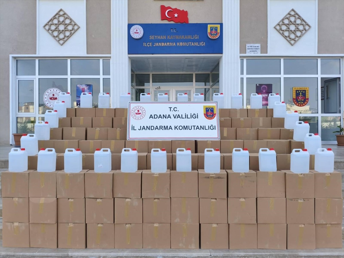 Adana'nın merkez Seyhan ilçesinde durdurulan tırda 2 bin 920 litre kaçak etil alkol ele geçirildi...