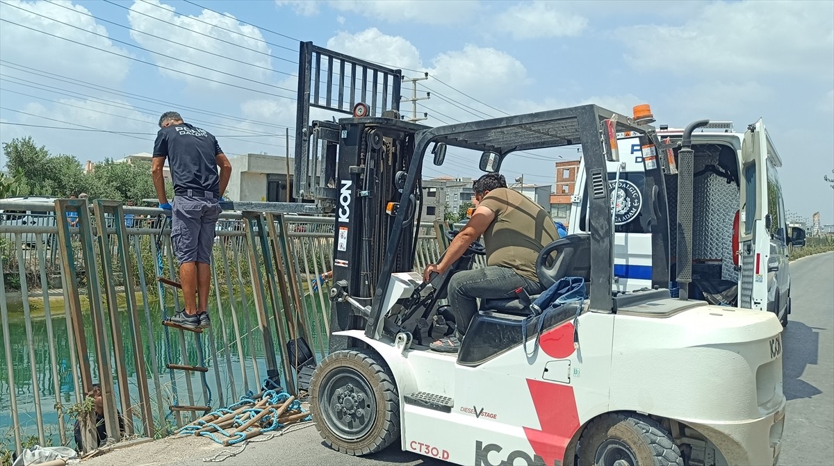 Adana'nın merkez Seyhan ilçesinde sulama kanalında erkek cesedi bulundu. Polis ekipleri, olay...
