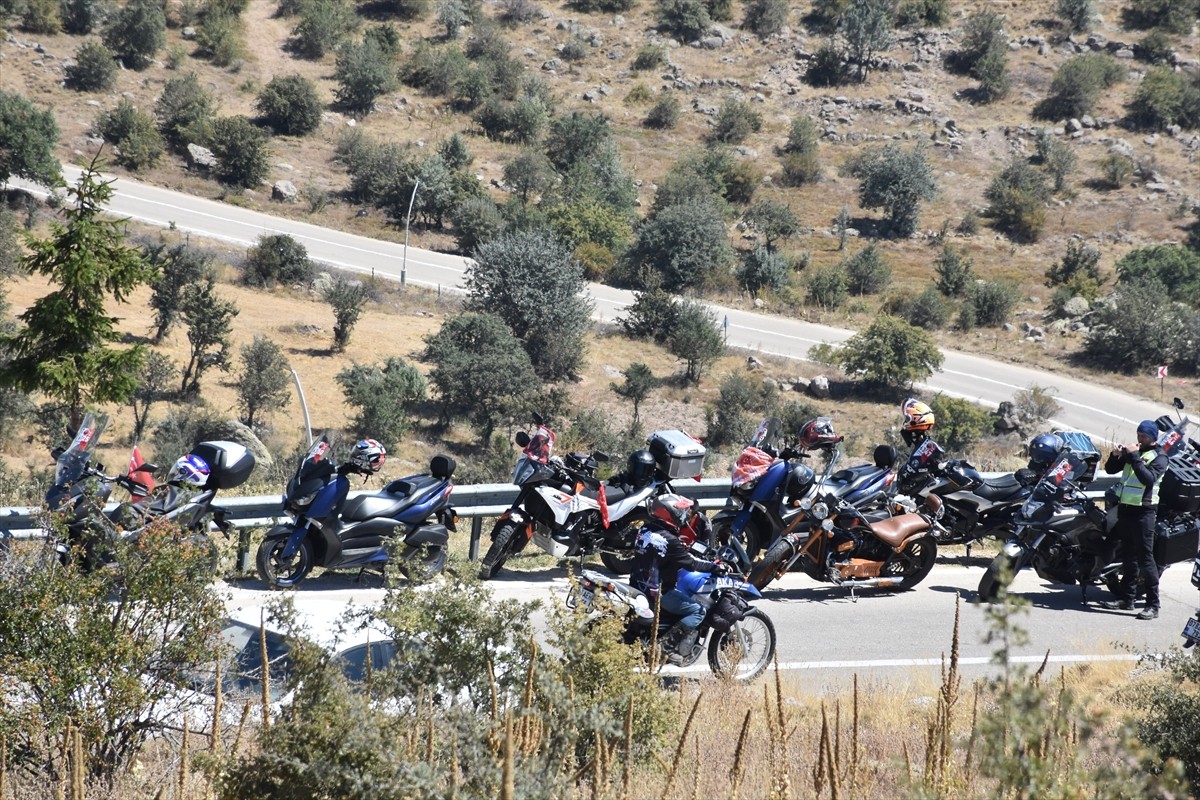 Afyonkarahisar'da Büyük Taarruz'un 103. yıl dönümünde "süvarinin izinden" etkinliği için bir araya...