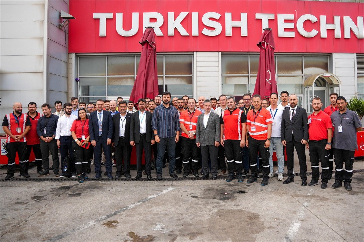 AJet Genel Müdürü Kerem Sarp, yaz sezonunda artan uçuş trafiği ve rekorlarla geçen temmuz ayının...