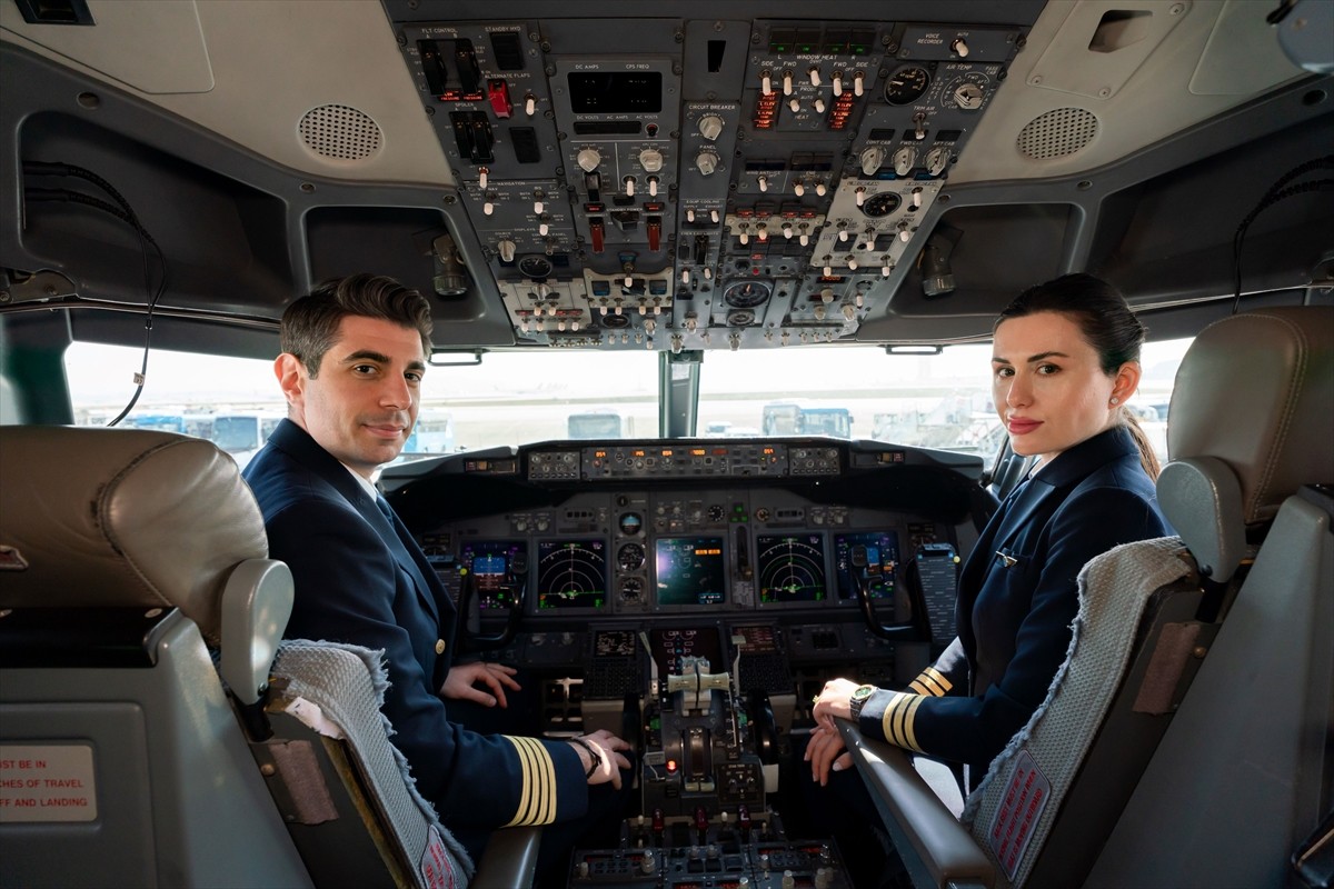  AJet, yazılı sınav, mülakat ve uçuş eğitim süreçlerini başarıyla tamamlayan ikinci pilotlara...
