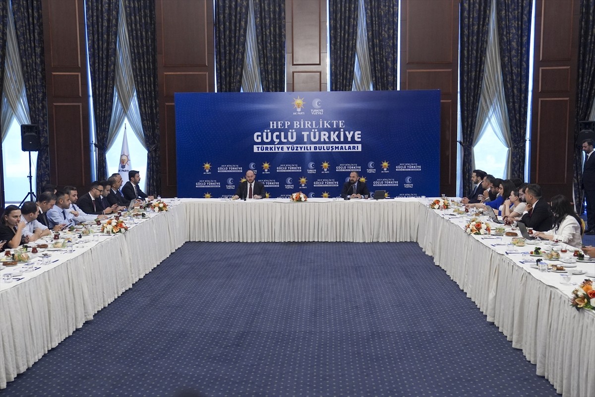 AK Parti Genel Başkan Yardımcısı ve Teşkilat Başkanı Ahmet Büyükgümüş ile AK Parti Genel Başkan...