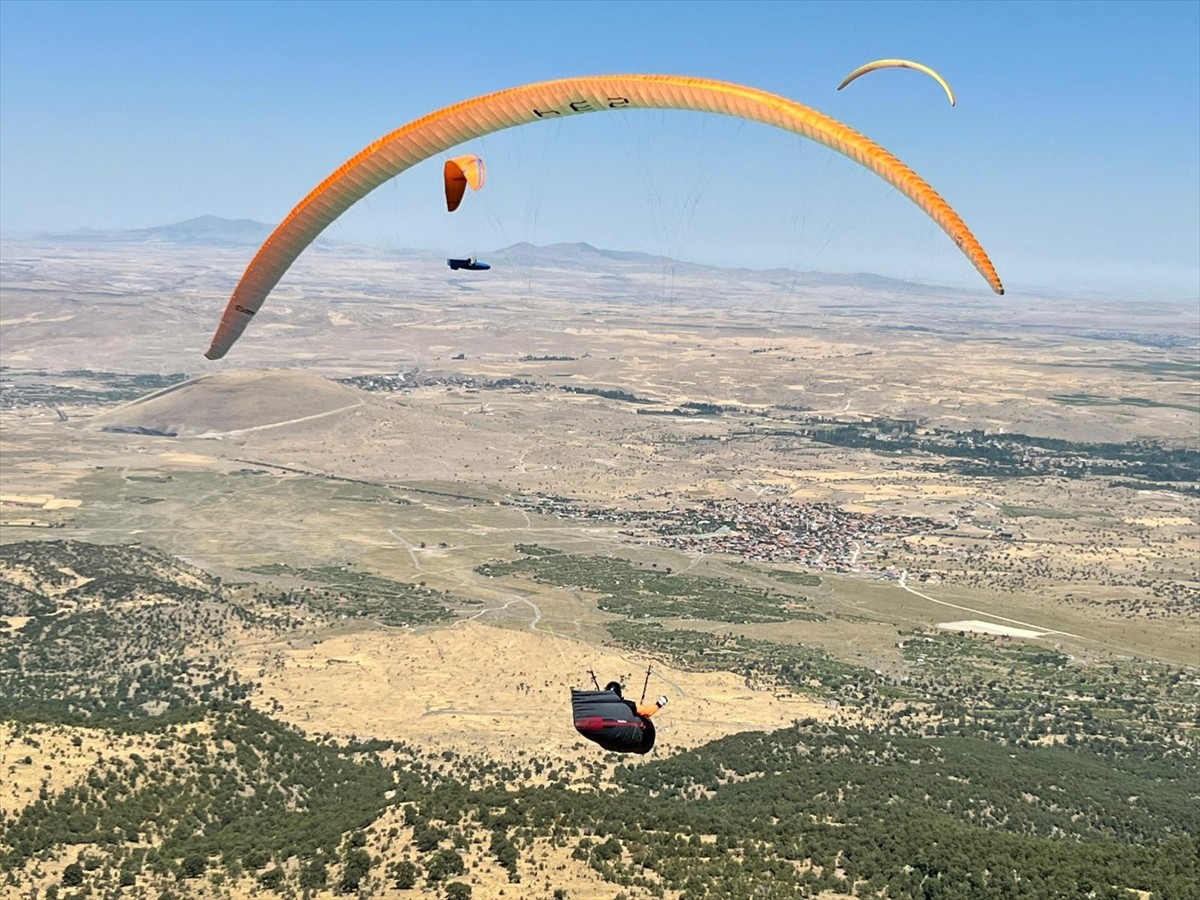 Aksaray'da, 2025 Yamaç Paraşütü Dünya Kupası'nın Türkiye ayağı devam ediyor.