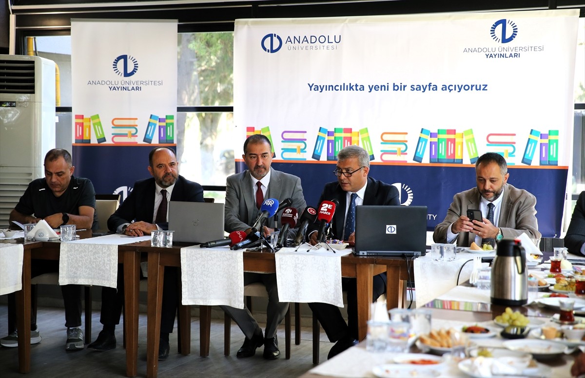 Anadolu Üniversitesi, uluslararası ölçütlere uygun akademik yayınları ve dergileri, "Anadolu...